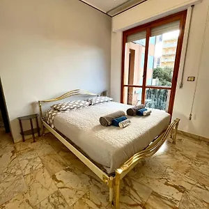 Daddy's House - Maximum Car Length Allowed 420cm Appartamento Genova